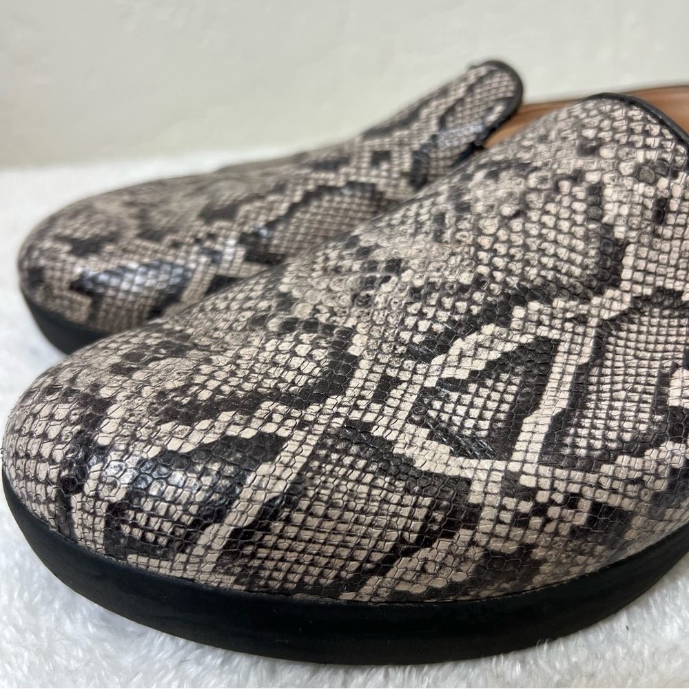 FitFlop Superskate leather slip-on mule shoes in a snake print Size 8.5 - Picture 2 of 12